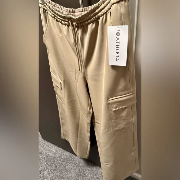NWT Athleta Promenade High Rise Cargo Pants Brownstone Beige Tan Wide Size M/P - Picture 10 of 11